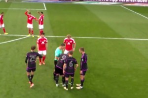 露頭就秒！凱恩的任意球此刻已成藝術