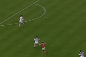 已成藝術(shù)！來欣賞博格坎普在歐洲杯上的瀟灑控球