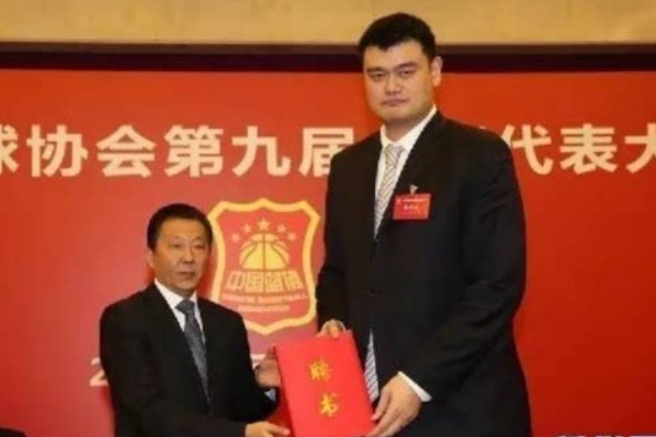 姚明什么時(shí)候擔(dān)任的籃協(xié)主席？