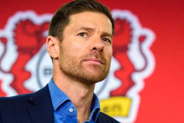 勒沃庫(kù)森現(xiàn)任主教練是誰(shuí)？