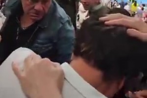 巴薩球員泄憤踢球，皇馬球迷無辜被打中
